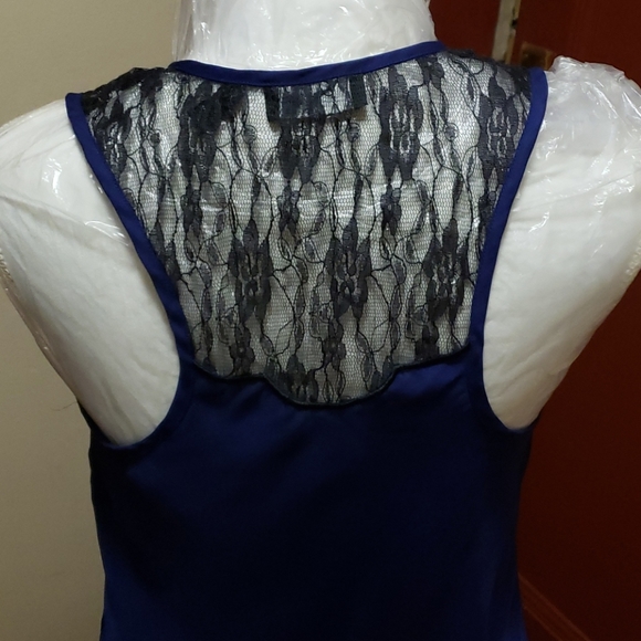 AQUA BLUE SLEEVELESS TOP SIZE MEDIUM - Picture 6 of 12